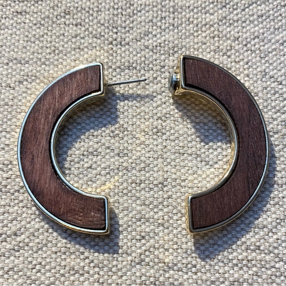 Brand New Earring - Picture 2 of 4